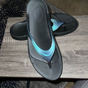 OOFOS OOlala Luxe Sandal—Atlantis—Women’s Size 10